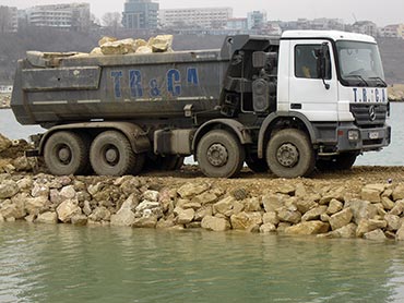 transport cu autobasculanta mercedes